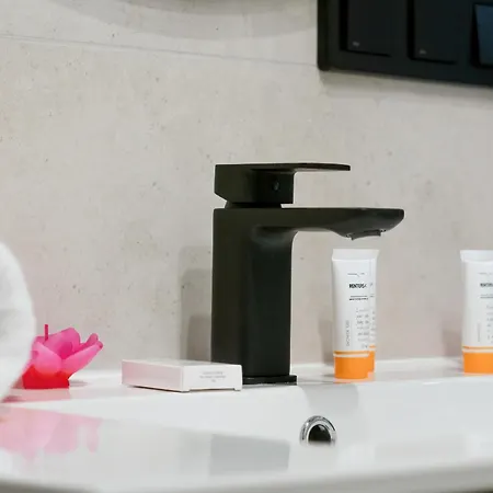 Ogrodowa Apartment Near Piotrkowska With Air Conditioning By Noclegi Renters * Lodž